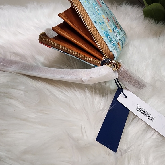 Dooney & Bourke Disney World Disneyland Fantasyland Zippered Wristlet Wallet new - Picture 9 of 10